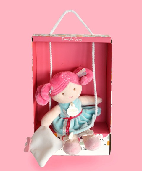 poupée rose et bleu avec boite balancoire